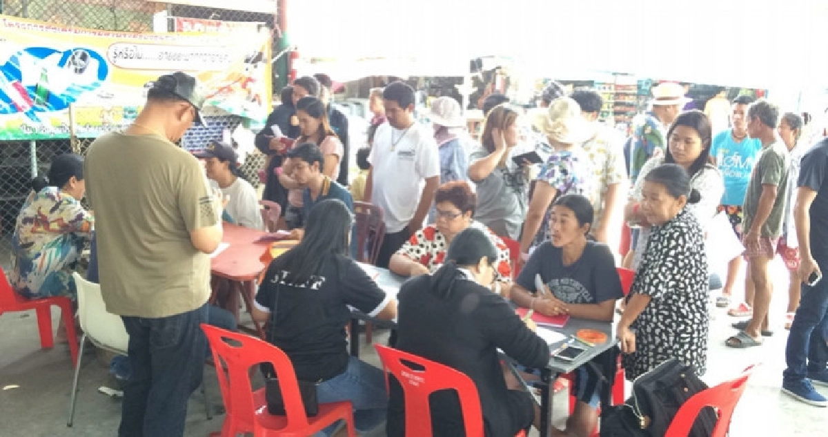 หน่วยงานรัฐช่วยชาวบ้านรับผลกระทบพายุงวงช้างถล่ม หน่วยงานรัฐช่วยชาวบ้านรับผลกระทบพายุงวงช้างถล่ม