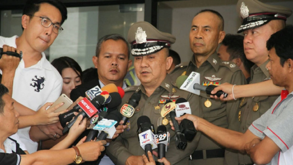 “ศรีวราห์”รับมอบผตห.เอี่ยวคาร์บอมบ์17จุดทั่วกรุง “ศรีวราห์”รับมอบผตห.เอี่ยวคาร์บอมบ์17จุดทั่วกรุง