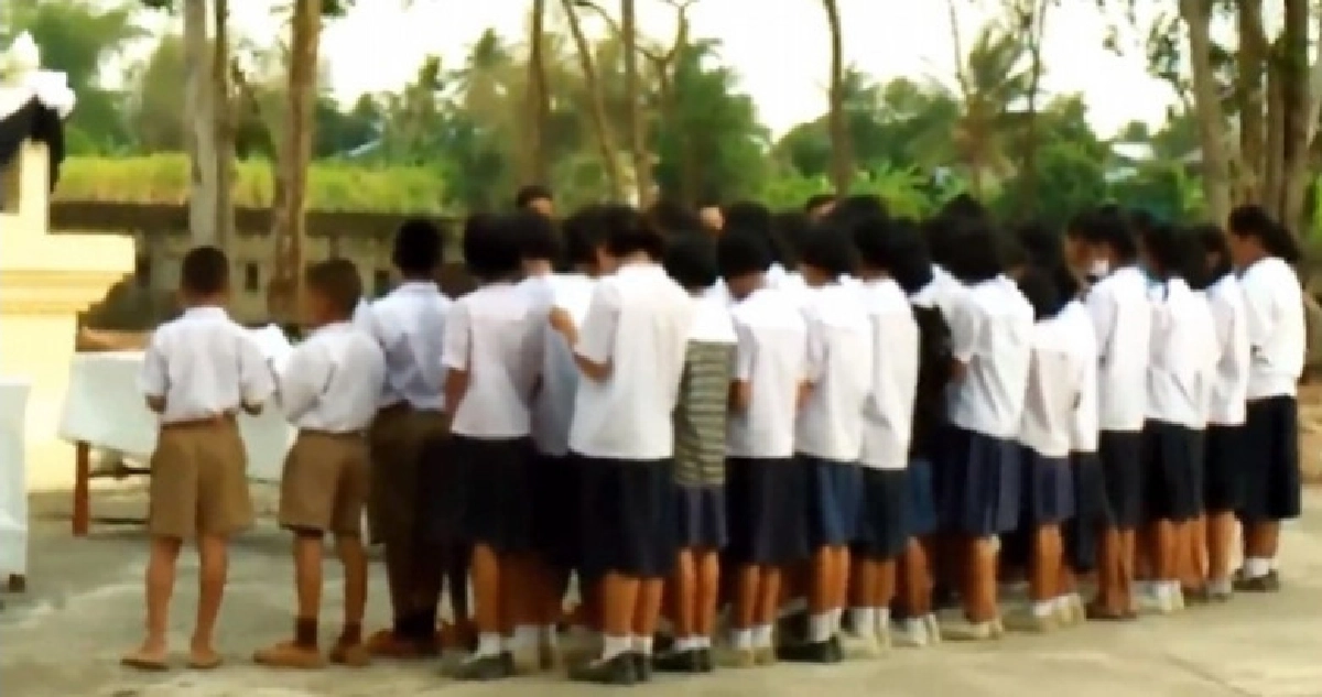 เพื่อนร่วมชั้นอาลัย ป.6 ถูกไฟช็อตคามือถือ เพื่อนร่วมชั้นอาลัย ป.6 ถูกไฟช็อตคามือถือ