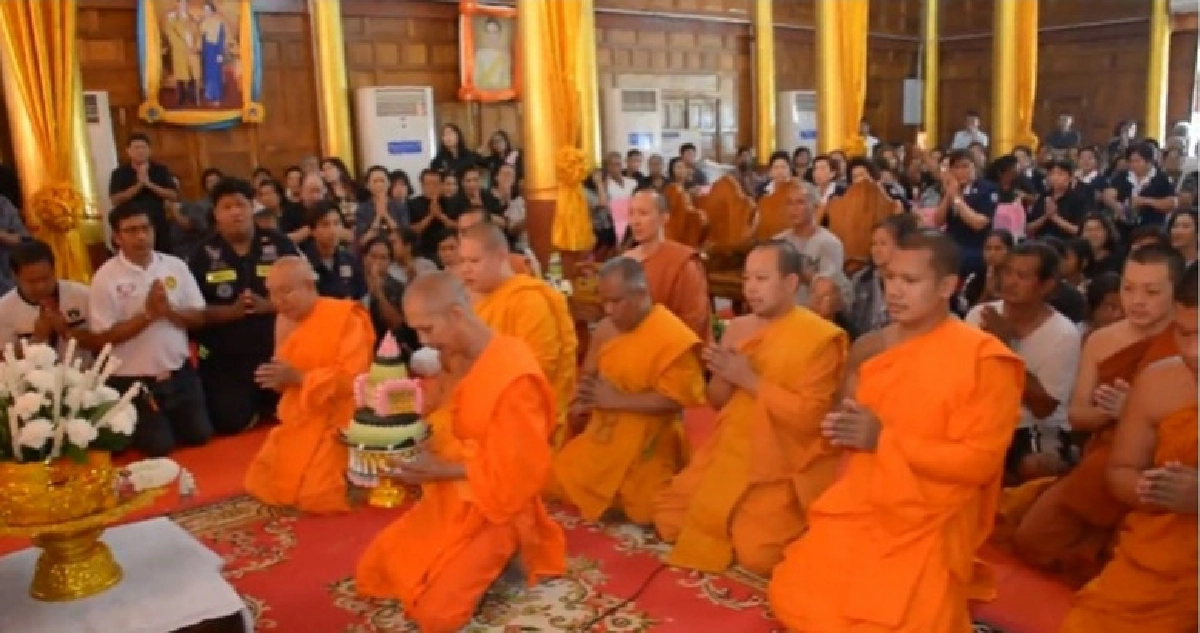 ‘สมเด็จพระเจ้าอยู่หัว’ พระราชทานน้ำหลวงอาบศพ ‘หลวงพ่อฉาบ’ ‘สมเด็จพระเจ้าอยู่หัว’ พระราชทานน้ำหลวงอาบศพ ‘หลวงพ่อฉาบ’