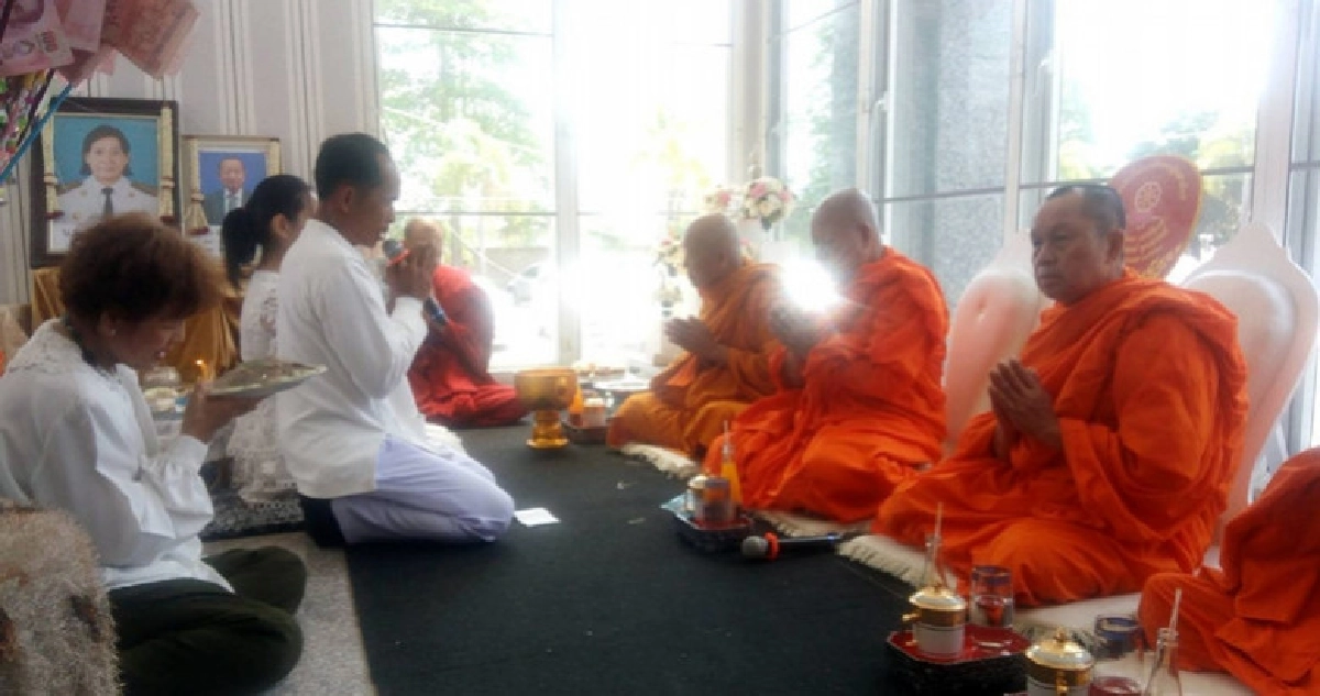 ทำบุญ 50 วัน ‘เจ๊สายันต์ - สามี’ ทำบุญ 50 วัน ‘เจ๊สายันต์ - สามี’