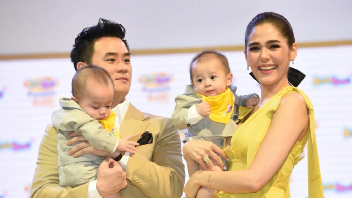  ‘สายฟ้า-พายุ’ ลูกแม่ชมเปิดตัวพรีเซ็นเตอร์ครั้งแรก