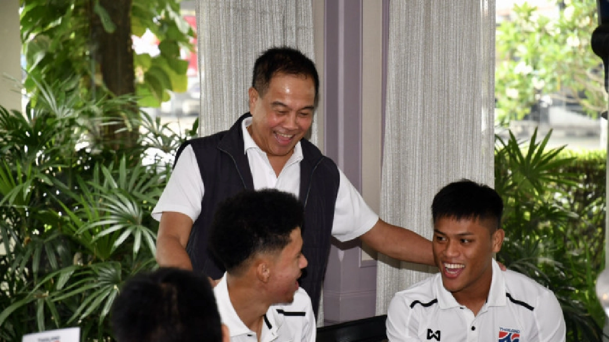 "สมยศ"บุกให้กำลังใจ“ช้างศึก”ถึงแคมป์เก็บตัว "สมยศ"บุกให้กำลังใจ“ช้างศึก”ถึงแคมป์เก็บตัว