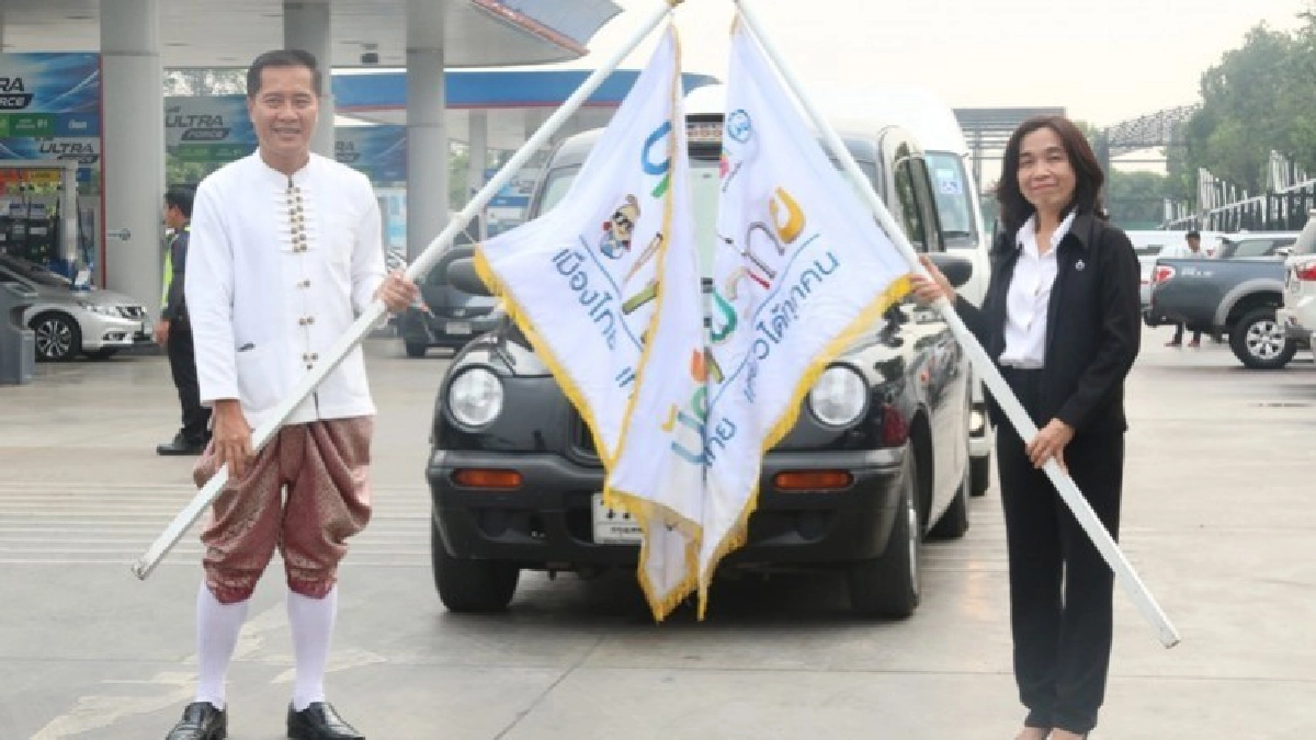 "วีรศักดิ์" แต่งชุดไทยเปิดงาน "การท่องเที่ยวเพื่อคนทั้งมวล"