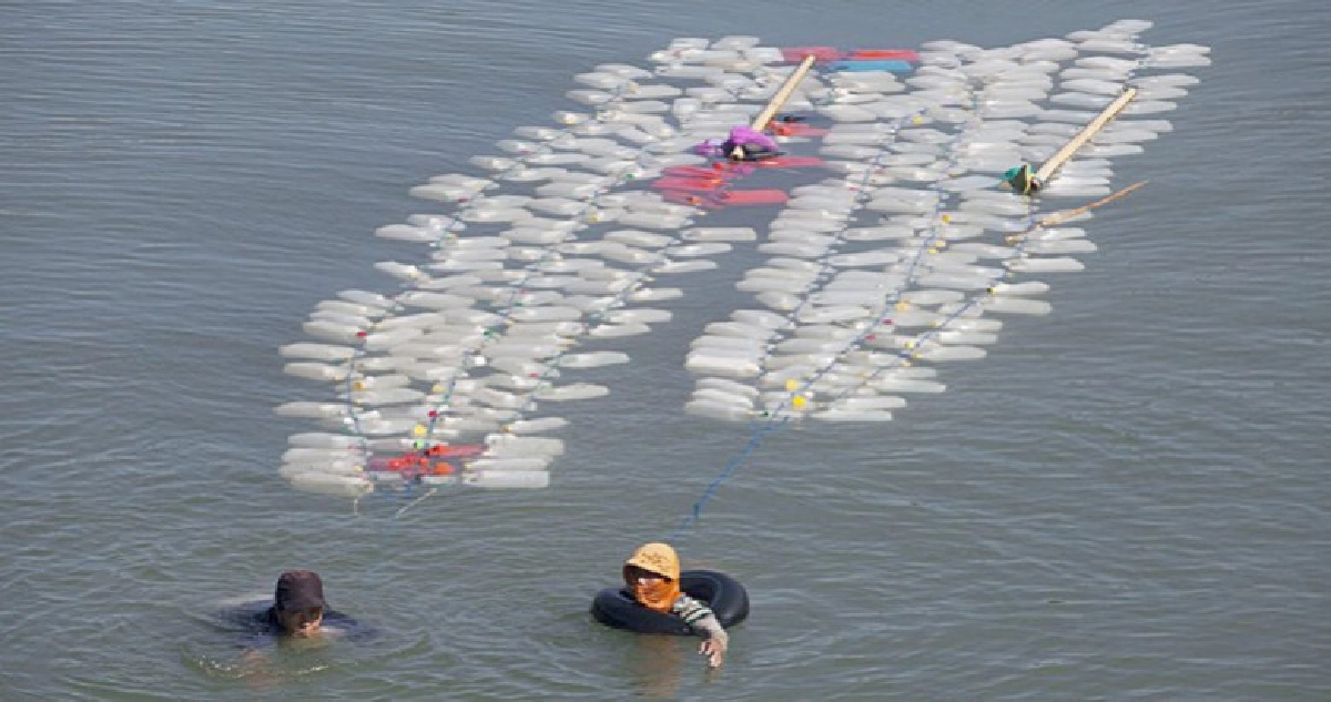 ชาวบ้านอินโดฯว่ายน้ำ 4 กิโลเพื่อน้ำสะอาด 