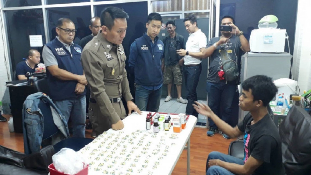 ดส.รวบอีก2รายขายยาอันตราย'ทรามาดอล' ดส.รวบอีก2รายขายยาอันตราย'ทรามาดอล'