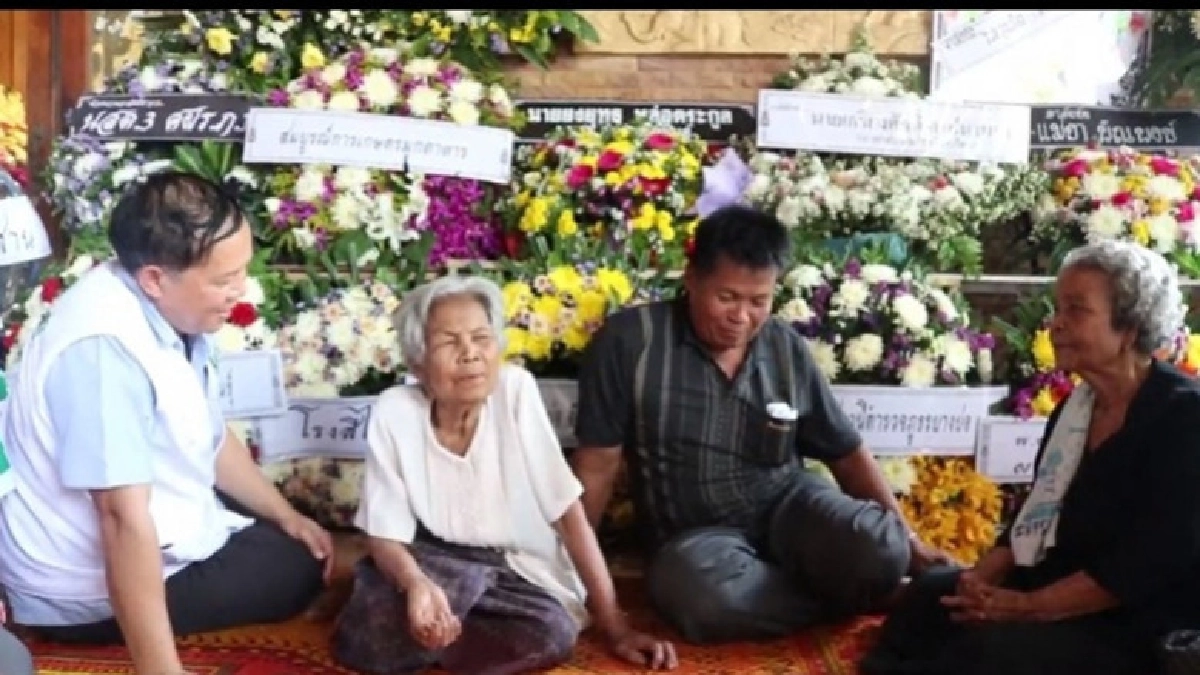 สาธารณสุขกาฬสินธุ์ นำทีม เยียวยาเหยื่อบัสมรณะ สาธารณสุขกาฬสินธุ์ นำทีม เยียวยาเหยื่อบัสมรณะ