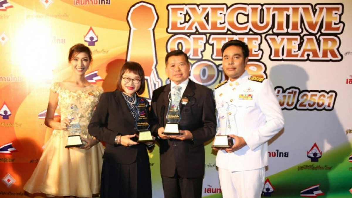 "นิพนธ์ บุญญามณี" รับโล่ "นักบริหารดีเด่น" "นิพนธ์ บุญญามณี" รับโล่ "นักบริหารดีเด่น"