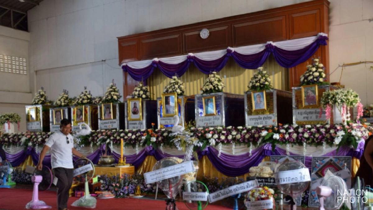 ลาศพครั้งสุดท้าย "เหยื่อทัวร์มรณะ" ก่อนเผาเชิงตะกอน 9 ศพ ลาศพครั้งสุดท้าย "เหยื่อทัวร์มรณะ" ก่อนเผาเชิงตะกอน 9 ศพ