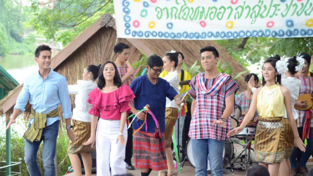 'หลุยส์-ทับทิม-โหน-พีพี' โชว์สเต็ปใน 'ชาติลำชี' 'หลุยส์-ทับทิม-โหน-พีพี' โชว์สเต็ปใน 'ชาติลำชี'
