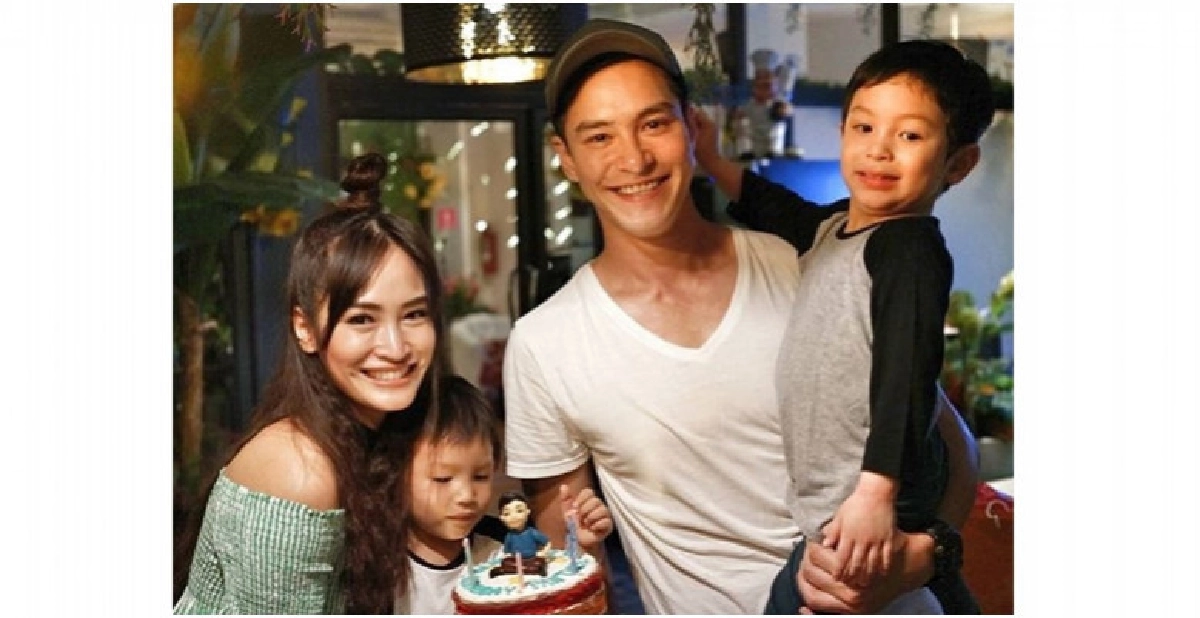 หน้าที่พ่อแม่มาก่อน!! 'ปีเตอร์-พลอย' จับมือสมานฉันท์ หน้าที่พ่อแม่มาก่อน!! 'ปีเตอร์-พลอย' จับมือสมานฉันท์