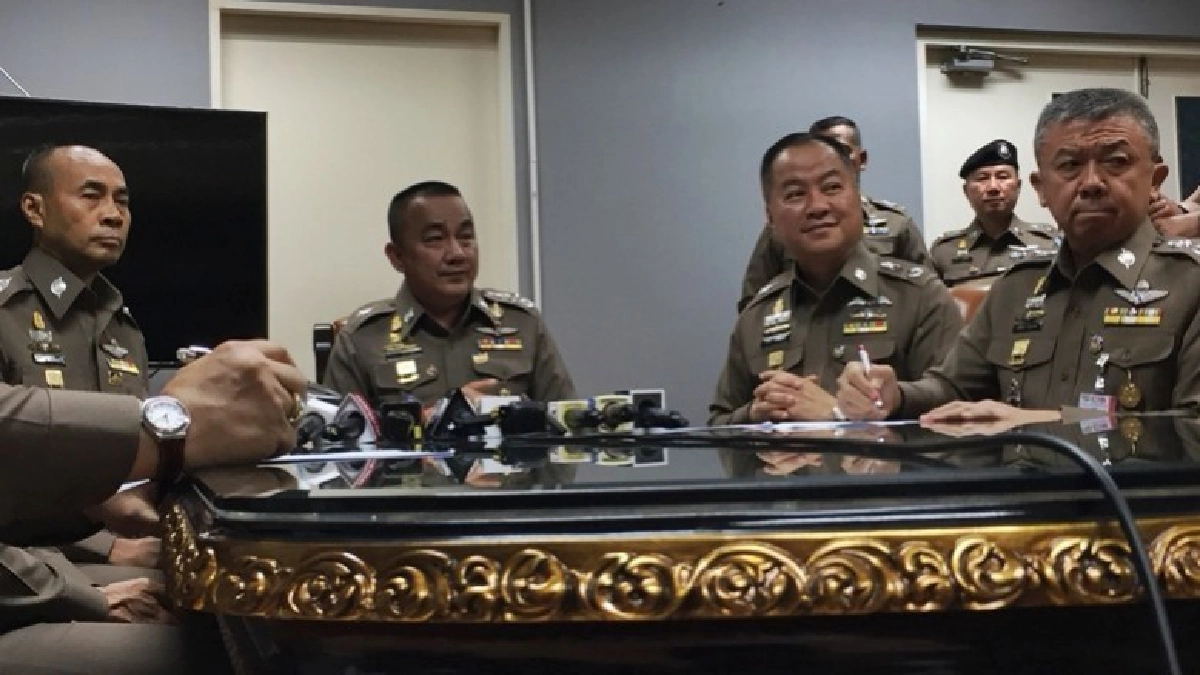 'ศรีวราห์' ขู่ฟ้องพวกวิจารณ์คดี 'เปรมชัย' 'ศรีวราห์' ขู่ฟ้องพวกวิจารณ์คดี 'เปรมชัย'
