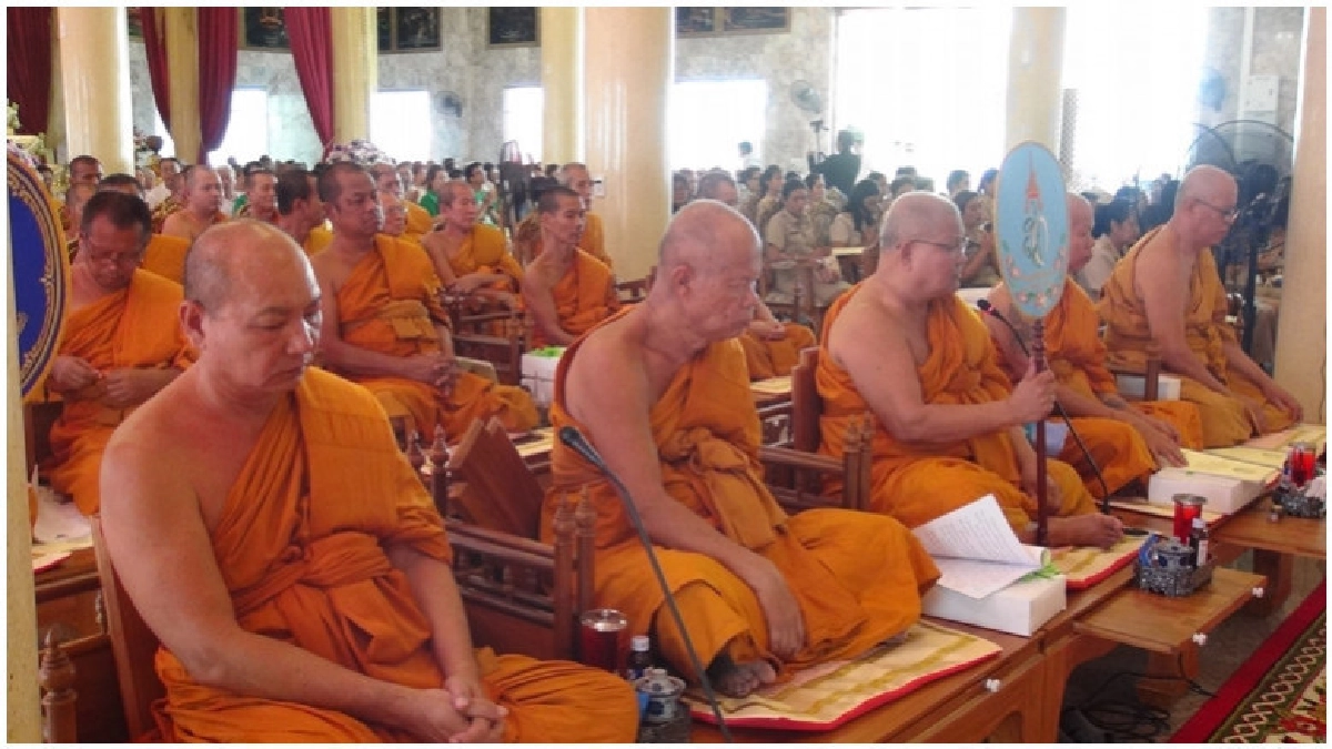 เจริญพระพุทธมนต์ถวายพระพรชัยฯในหลวง