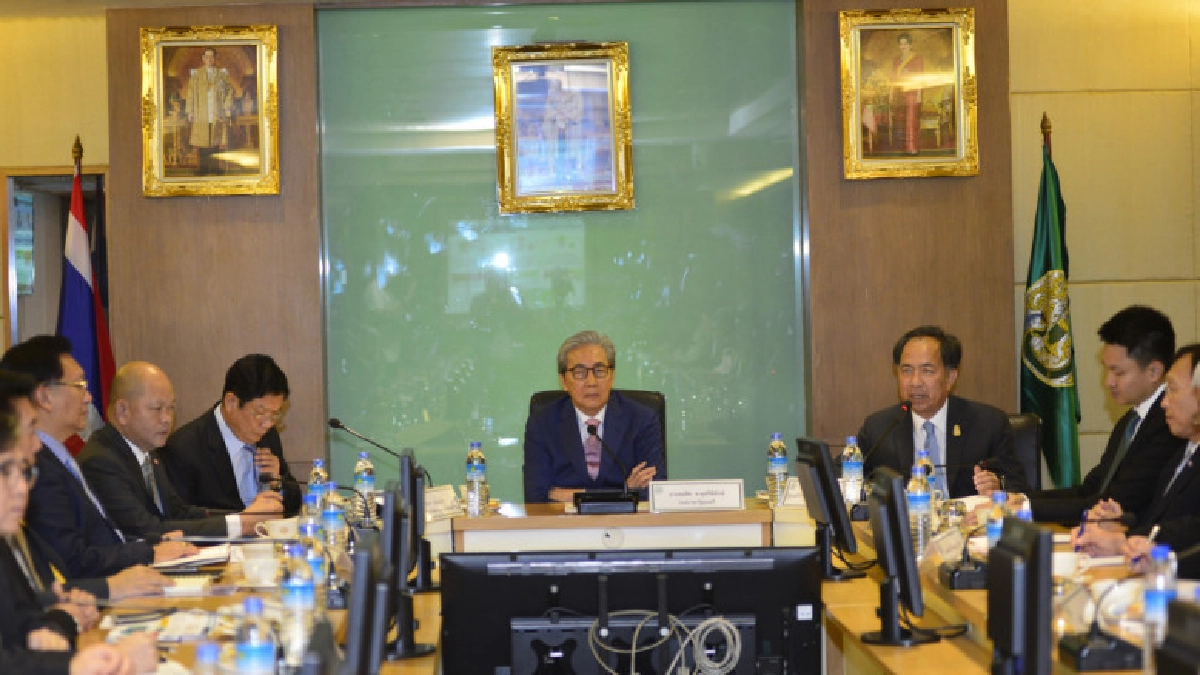 สมคิด เร่งก.เกษตรฯ ลดต้นทุนผลิต เชื่อมโยงตลาด  พัฒนาเกษตรกร 