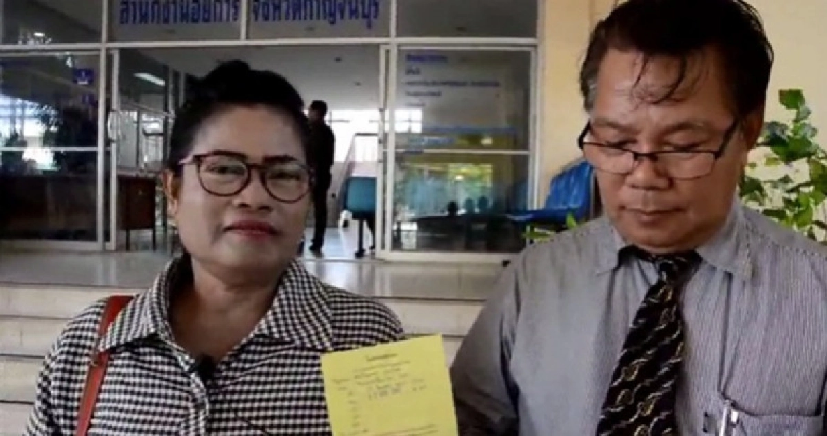 'เจ๊บ้าบิ่น' เมินถูกฟ้องขายสลากฯ เกินราคา 'เจ๊บ้าบิ่น' เมินถูกฟ้องขายสลากฯ เกินราคา
