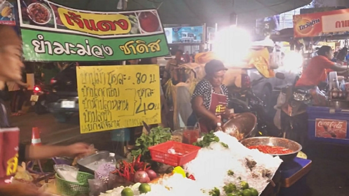 จัดว่าเด็ด !! ลีลาแม่ค้ายำมะม่วงโหด