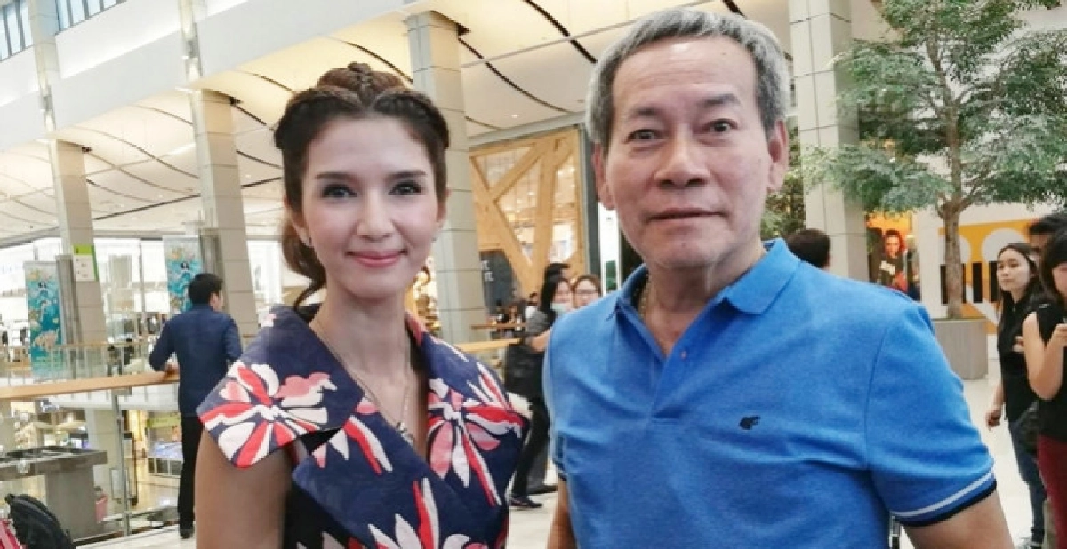 คนละหมัด!! 'อาน้ำอ้อย' ซัด 'โบว์' ชอบสร้างกระแส คนละหมัด!! 'อาน้ำอ้อย' ซัด 'โบว์' ชอบสร้างกระแส