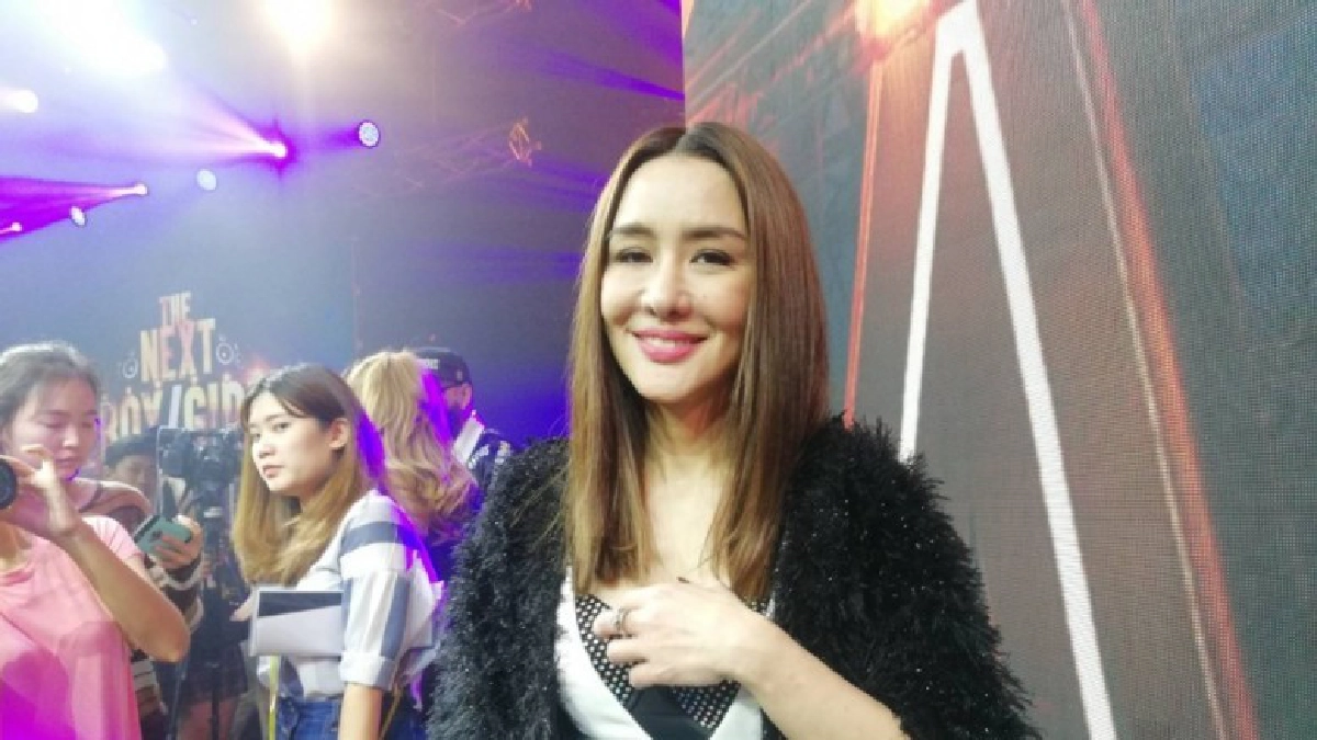 ฝันค้าง'นิโคล'บอกปัด'หนุ่ม'ขอแต่งงาน (คลิป) ฝันค้าง'นิโคล'บอกปัด'หนุ่ม'ขอแต่งงาน (คลิป)