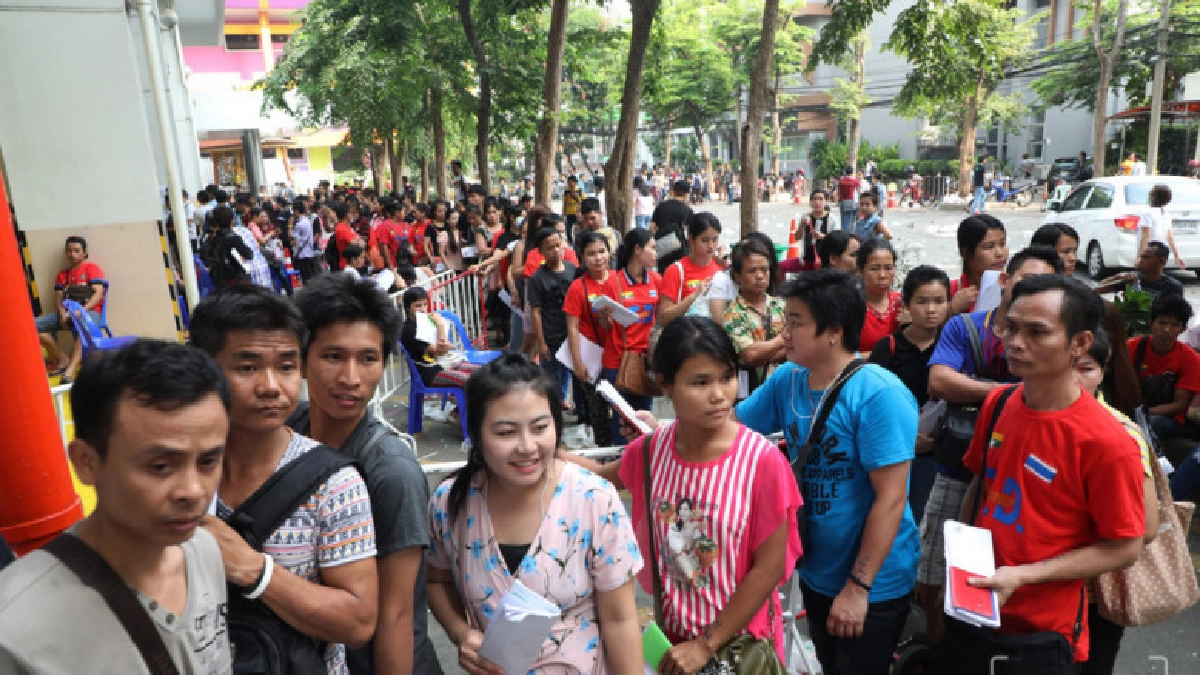 สงขลาลงทะเบียนแรงงานต่างด้าววันสุดท้ายยังเนืองแน่น สงขลาลงทะเบียนแรงงานต่างด้าววันสุดท้ายยังเนืองแน่น
