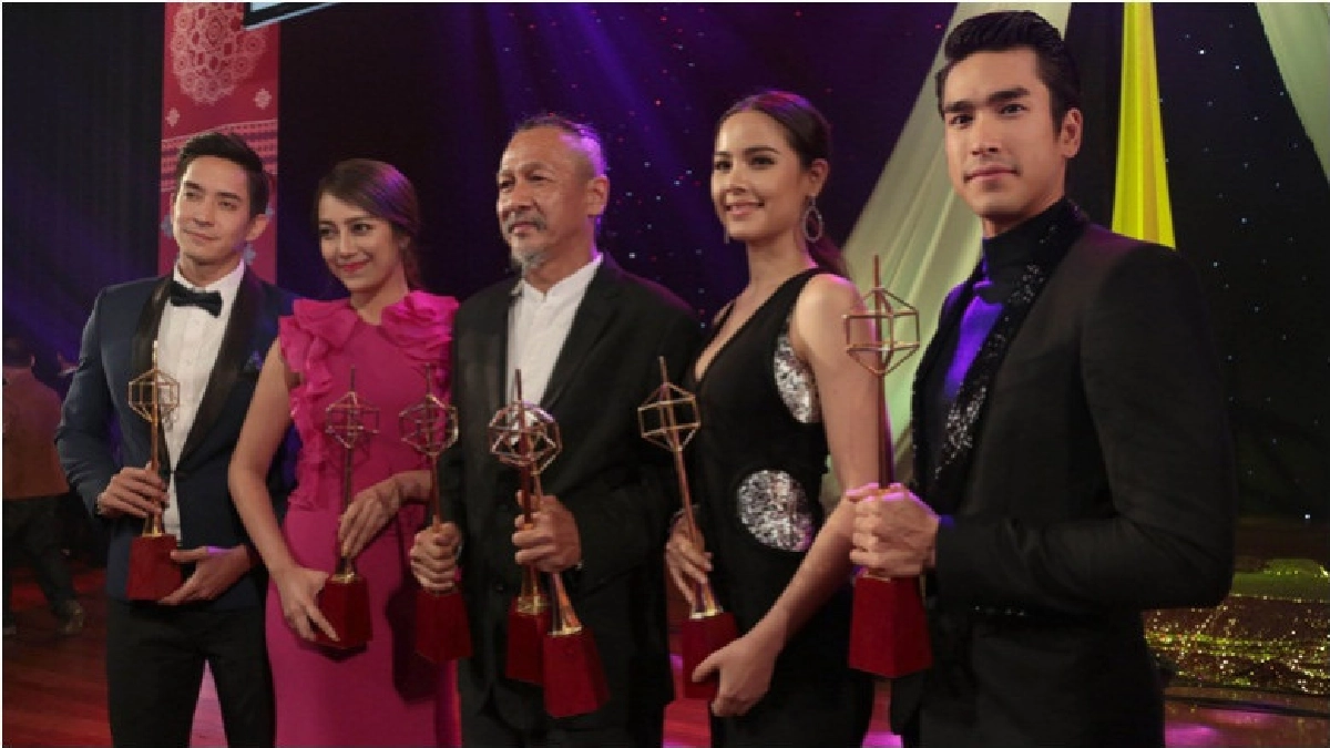 'ณเดชน์'-'ญาญ่า'คว้ารางวัลนักแสดงนำชาย-หญิง 'ณเดชน์'-'ญาญ่า'คว้ารางวัลนักแสดงนำชาย-หญิง