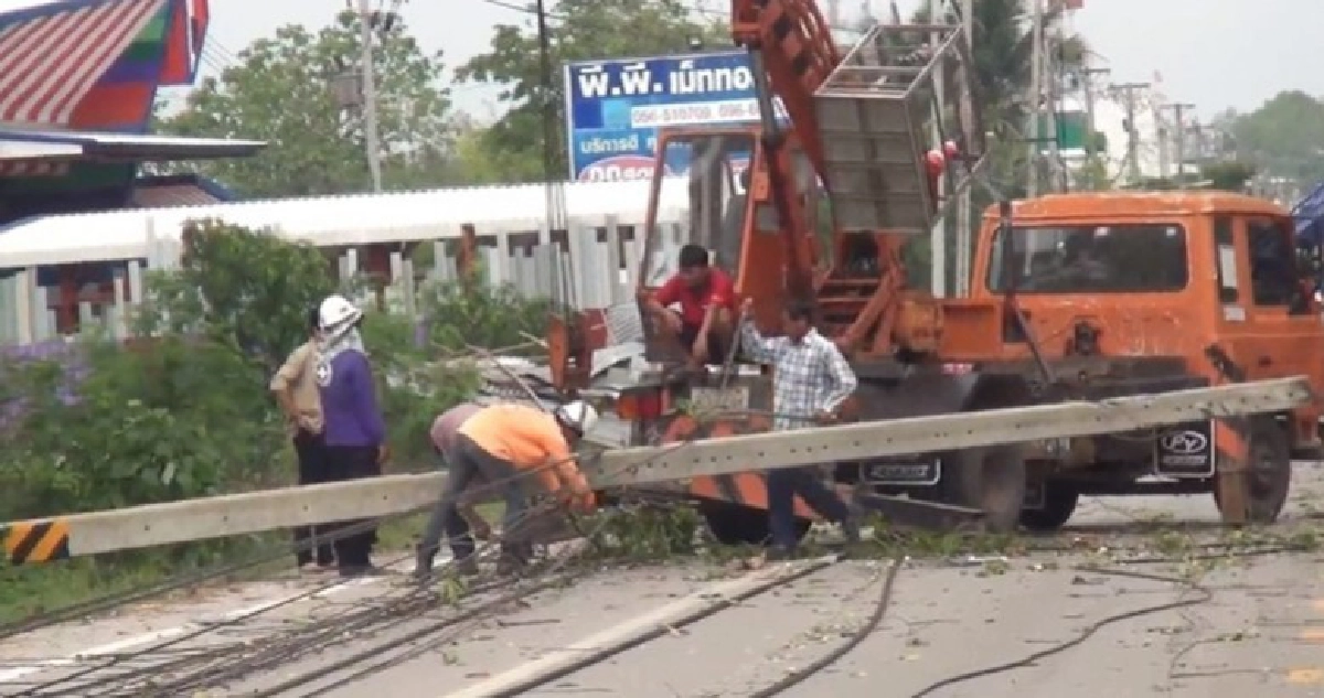 พายุลูกเห็บถล่มอุทัยธานีเสาไฟล้มระนาว พายุลูกเห็บถล่มอุทัยธานีเสาไฟล้มระนาว
