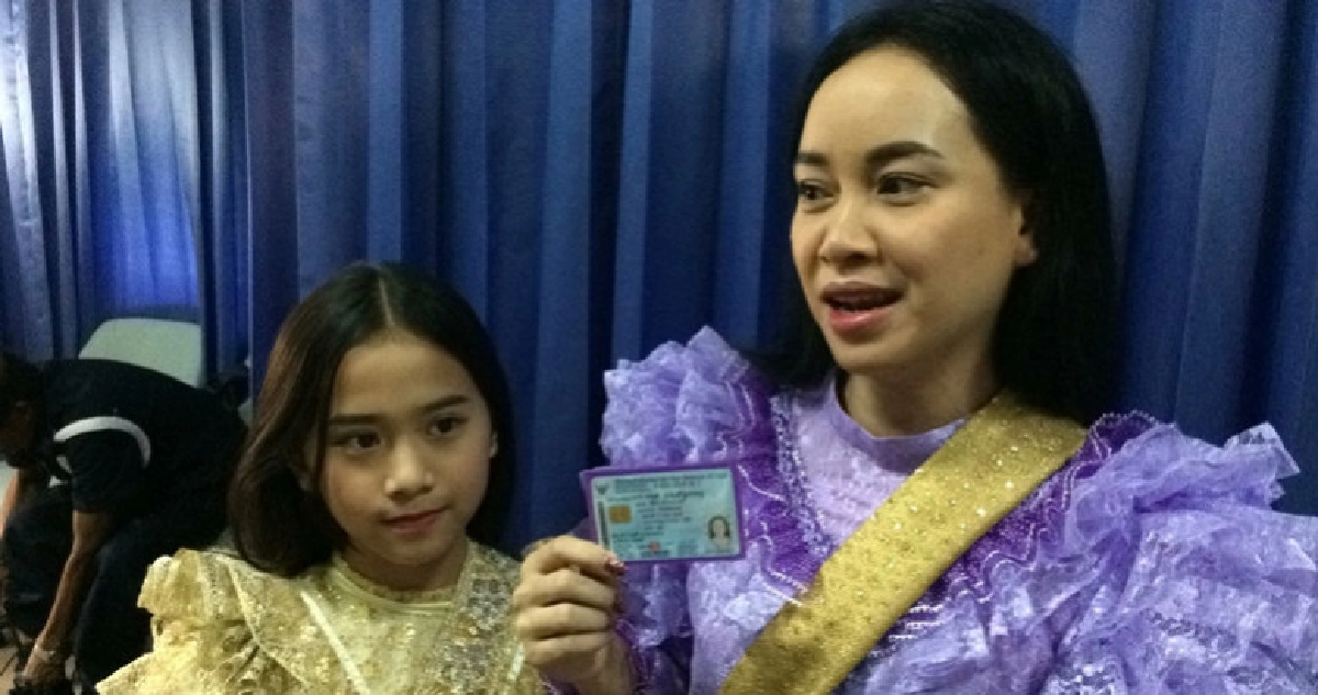 แต่งชุดไทยถ่ายบัตรประชาชน แต่งชุดไทยถ่ายบัตรประชาชน