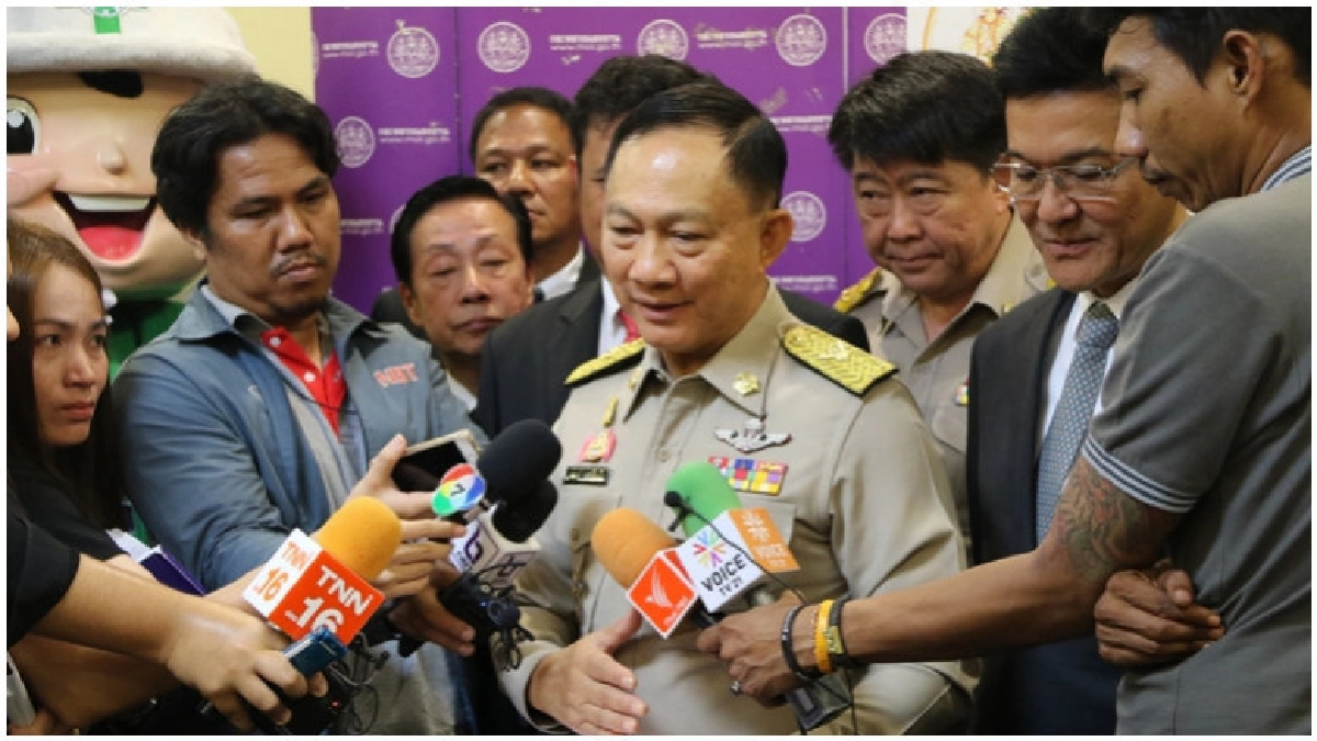 "บิ๊กอู๋"นำทีมส่งแรงงานต่างด้าวกลับสงกรานต์ปลอดภัย