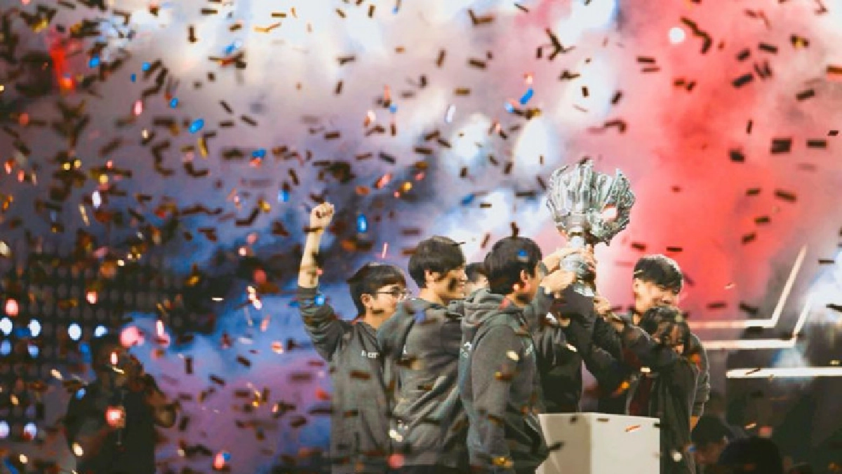 "Bacon"ผงาดคว้าแชมป์RoVProLeagueS1 "Bacon"ผงาดคว้าแชมป์RoVProLeagueS1