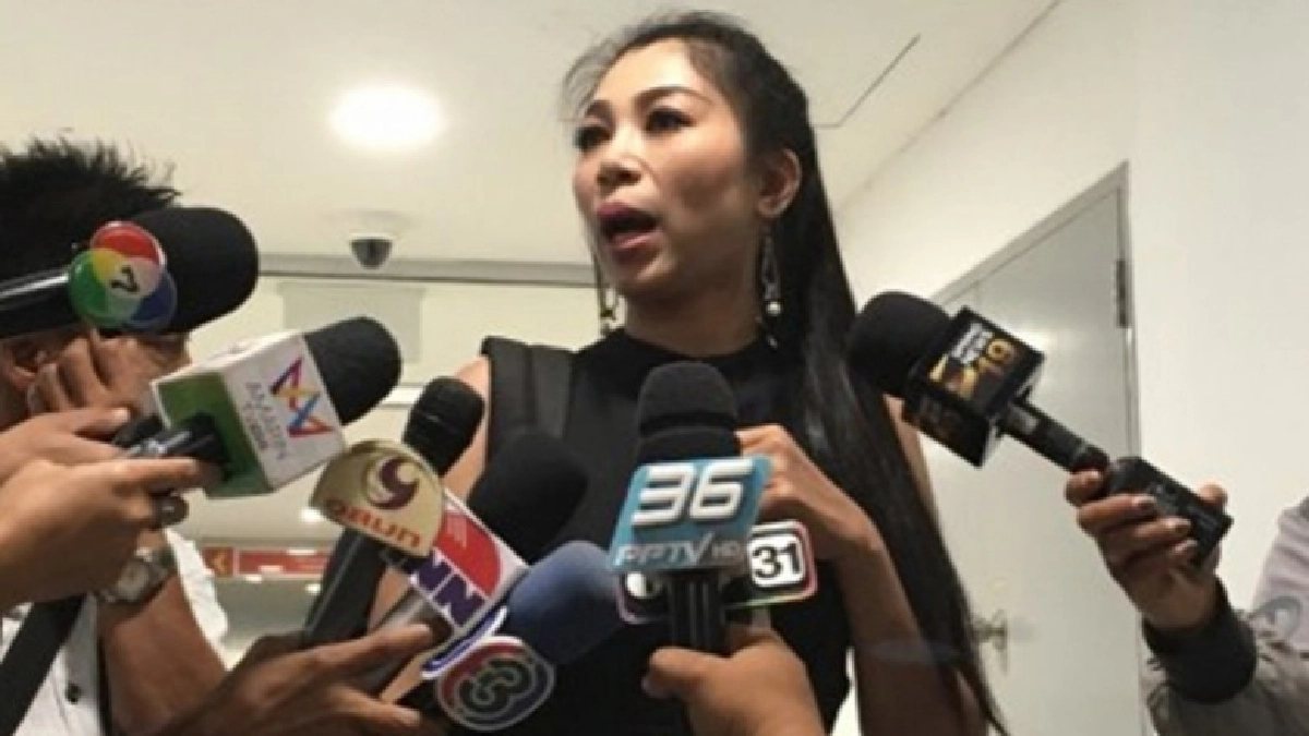 "ฟ้า" ยื่นถอนฟ้อง "ผบช.ก.- ผบก.ป." ศาลอาญาคดีทุจริตฯ "ฟ้า" ยื่นถอนฟ้อง "ผบช.ก.- ผบก.ป." ศาลอาญาคดีทุจริตฯ