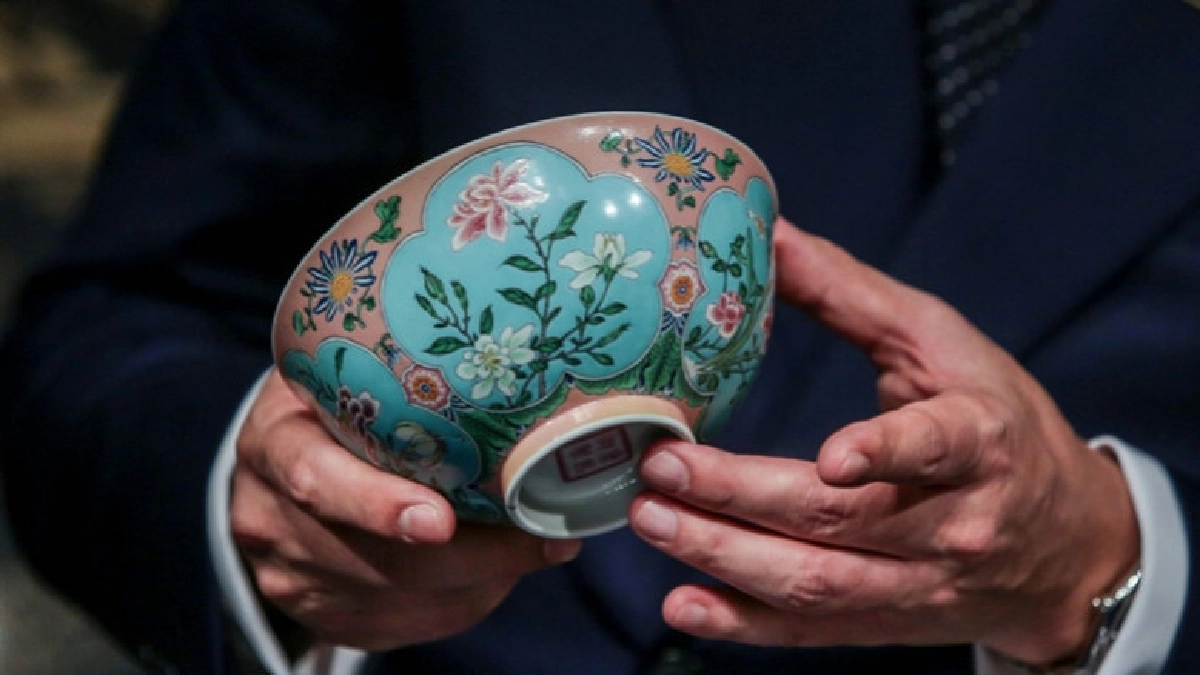 972 ล้านบาท!! ชามกระเบื้องเคลือบราชวงศ์ชิง 