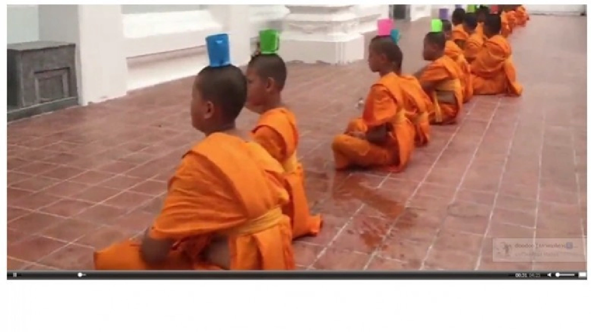 "เณรน้อย"ฝึกสมาธิ "เณรน้อย"ฝึกสมาธิ
