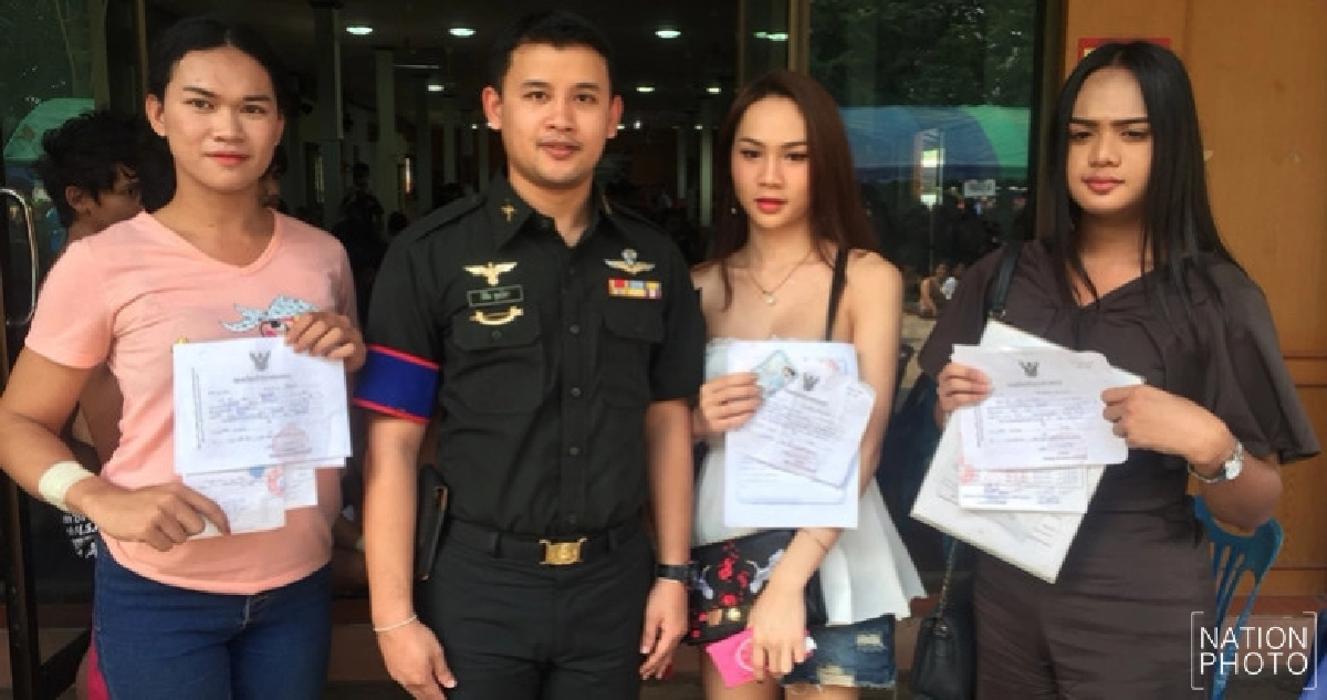 สาวสองสุดสวย!! สร้างสีสันเกณฑ์ทหารที่ชัยภูมิ