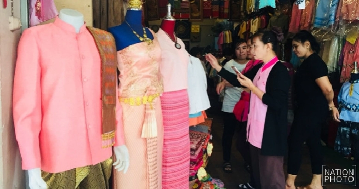 กระเเสออเจ้าลามขึ้นเหนือ !! ดันยอดขายชุดไทยพุ่ง กระเเสออเจ้าลามขึ้นเหนือ !! ดันยอดขายชุดไทยพุ่ง
