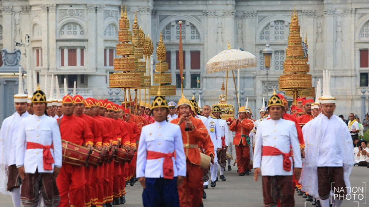 อัญเชิญพระชัย (หลังช้าง) เป็นประธานในพิธีเจริญพระพุทธมนต์ อัญเชิญพระชัย (หลังช้าง) เป็นประธานในพิธีเจริญพระพุทธมนต์