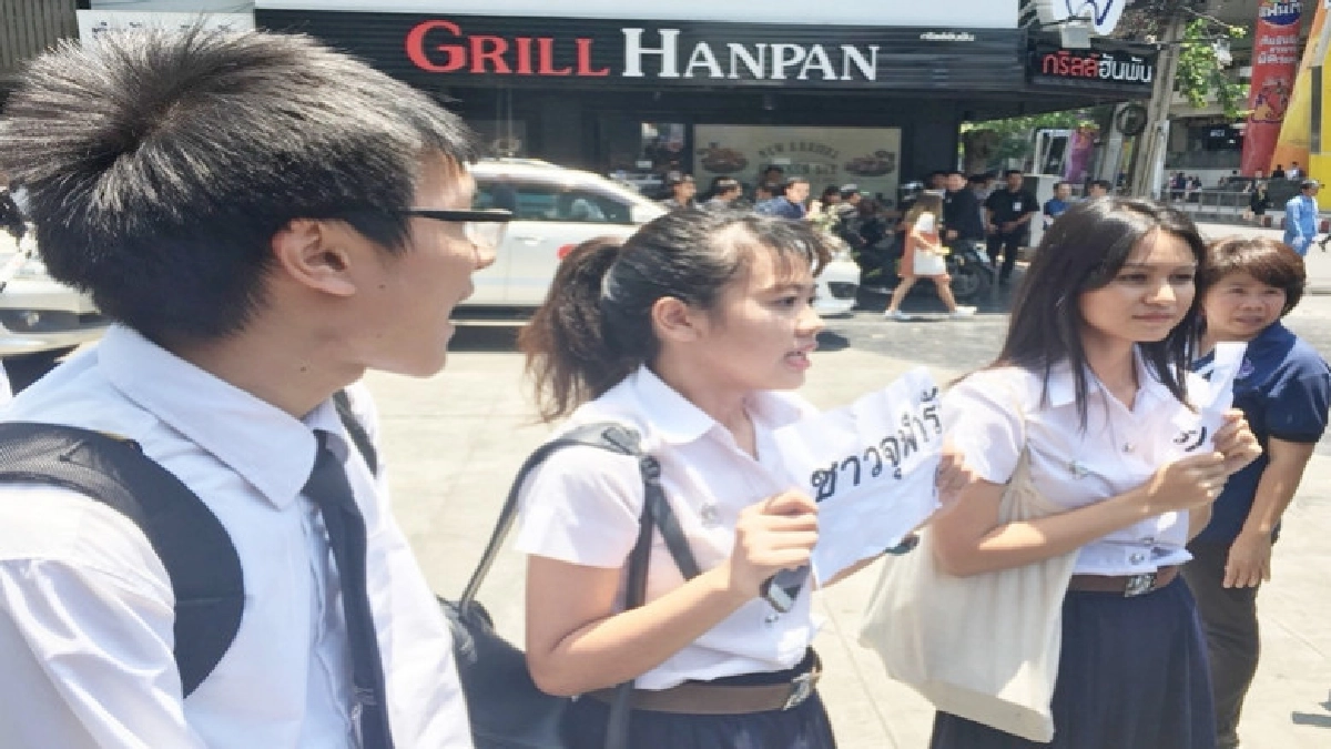 "นายกฯ"โต้นศ.จุฬา"ประเทศเสียหายออกมาด้วย ! "นายกฯ"โต้นศ.จุฬา"ประเทศเสียหายออกมาด้วย !