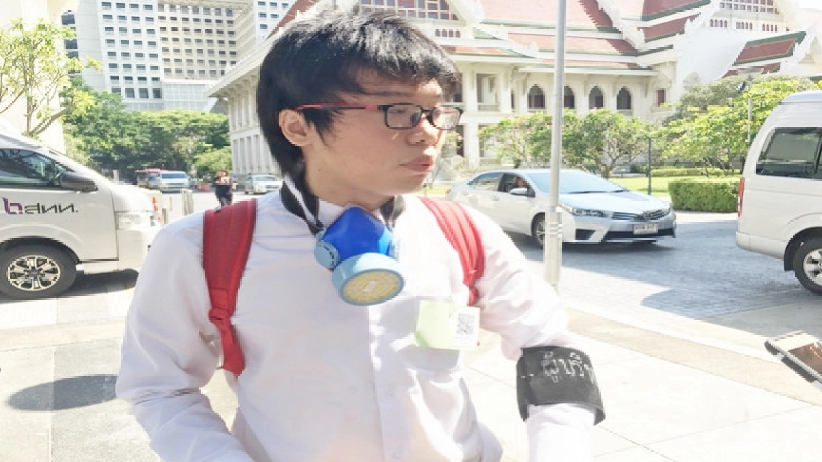 "เนติวิทย์"ใส่แมส-อุดหู"บิ๊กตู่พูดที่จุฬาฯตลก-ไร้สาระ "เนติวิทย์"ใส่แมส-อุดหู"บิ๊กตู่พูดที่จุฬาฯตลก-ไร้สาระ