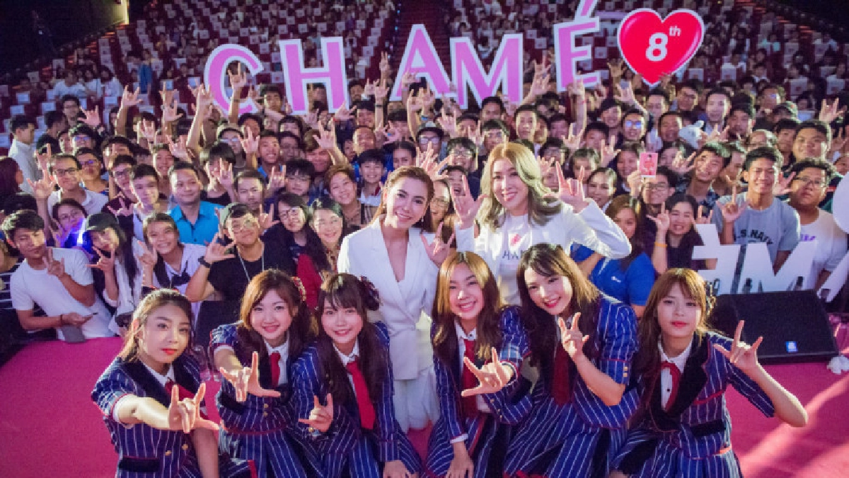 โอตะล้นทะลั่กร่วมดูหนังกับ 'BNK48' 