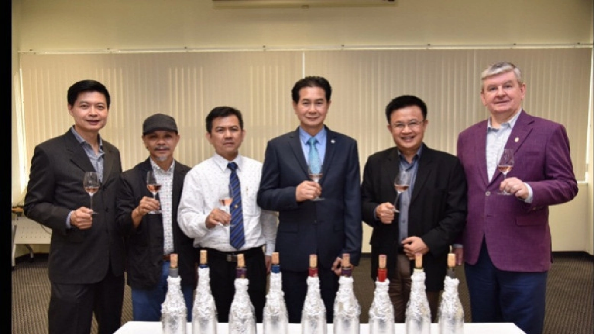 "ชิม-เลือก" ไวน์กลางอากาศ...ครั้งแรกในประวัติศาสตร์