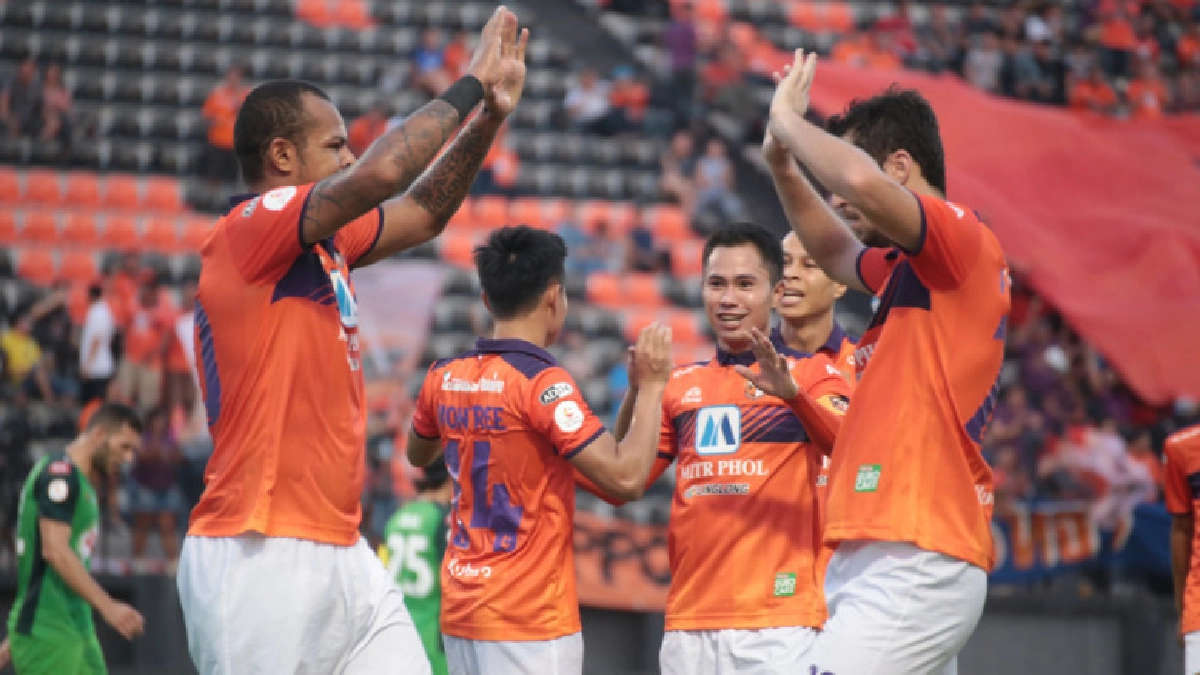 "คัง ซู อิล"ซัดท้ายเกมราชบุรีเปิดรังเฉือนพีทีประจวบ 2-1
