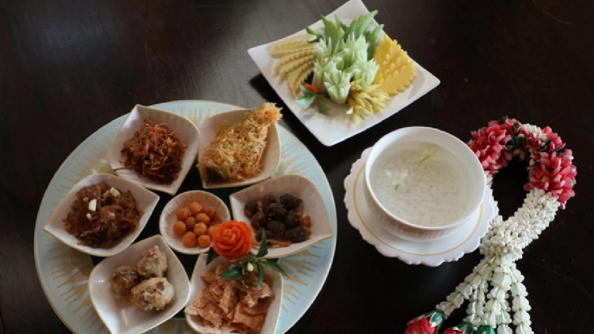 ชวนกิน "ข้าวแช่" สูตรดั้งเดิมที่ศาลาริมน้ำ ชวนกิน "ข้าวแช่" สูตรดั้งเดิมที่ศาลาริมน้ำ