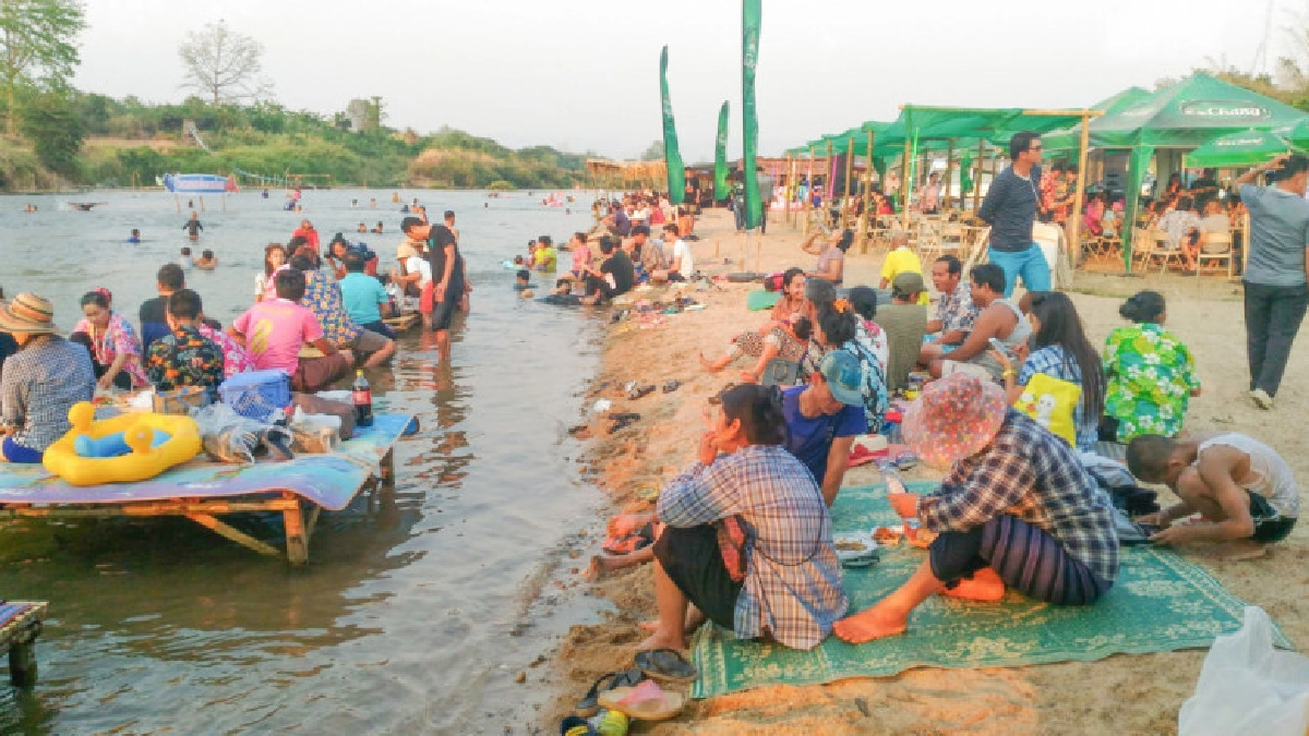 เงินสะพัด !! "ไทย-เมียนมา"แห่เที่ยวหาดทรายจามจุรีคลายร้อน เงินสะพัด !! "ไทย-เมียนมา"แห่เที่ยวหาดทรายจามจุรีคลายร้อน