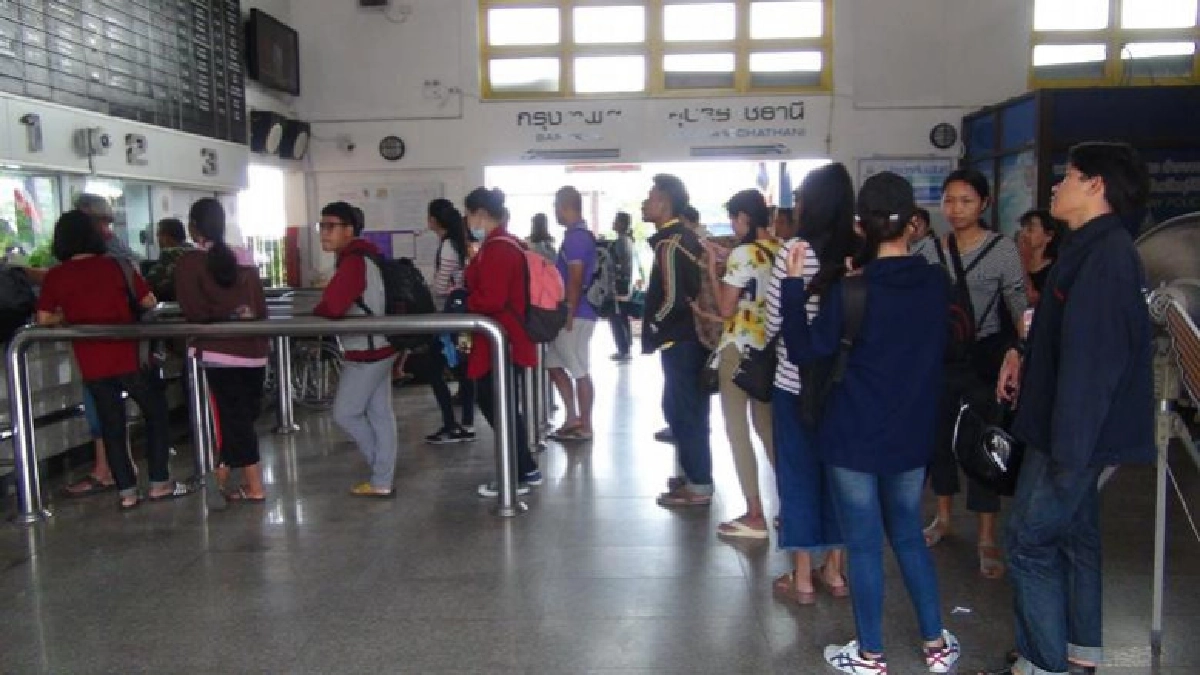 แห่กลับภูมิลำเนารถไฟแน่นทุกขบวน-ตั๋วจองเต็มถึง17เม.ย.