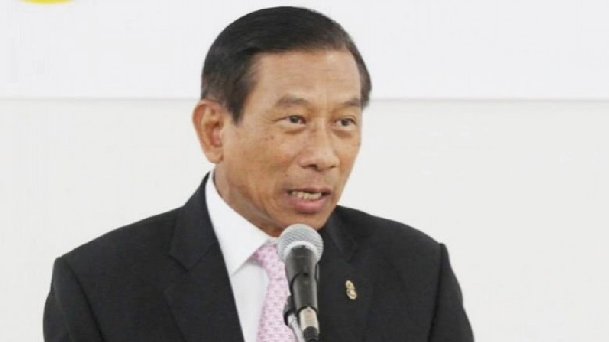 "บิ๊กฉัตร"พร้อมหนุน"บิ๊กตู่" ! "บิ๊กฉัตร"พร้อมหนุน"บิ๊กตู่" !