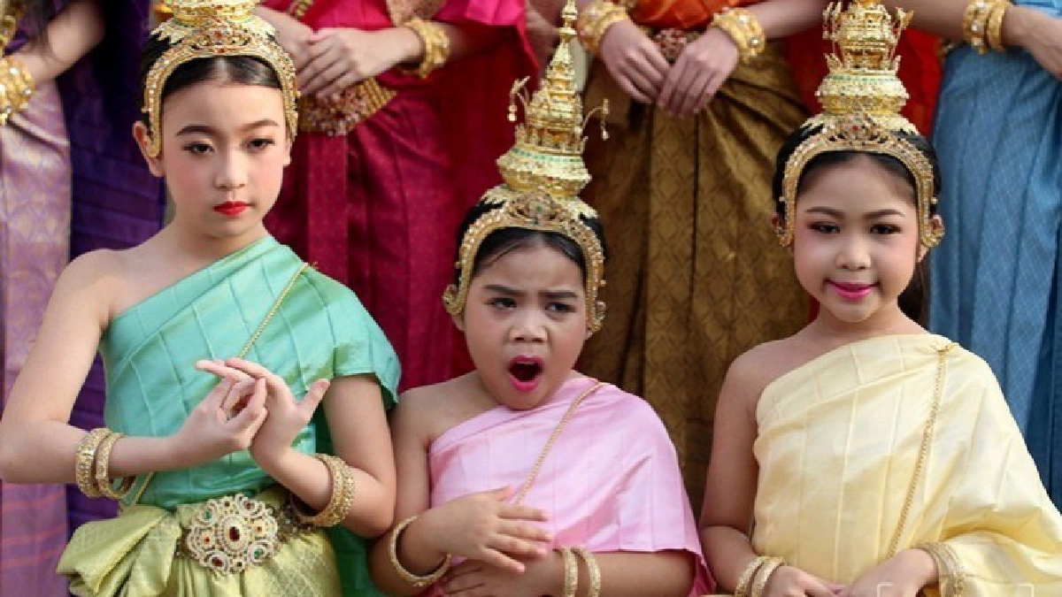 กทม.ทำบุญตักบาตรพระสงฆ์ 166 รูป เริ่มต้นปีใหม่ไทย (ภาพชุด) กทม.ทำบุญตักบาตรพระสงฆ์ 166 รูป เริ่มต้นปีใหม่ไทย (ภาพชุด)