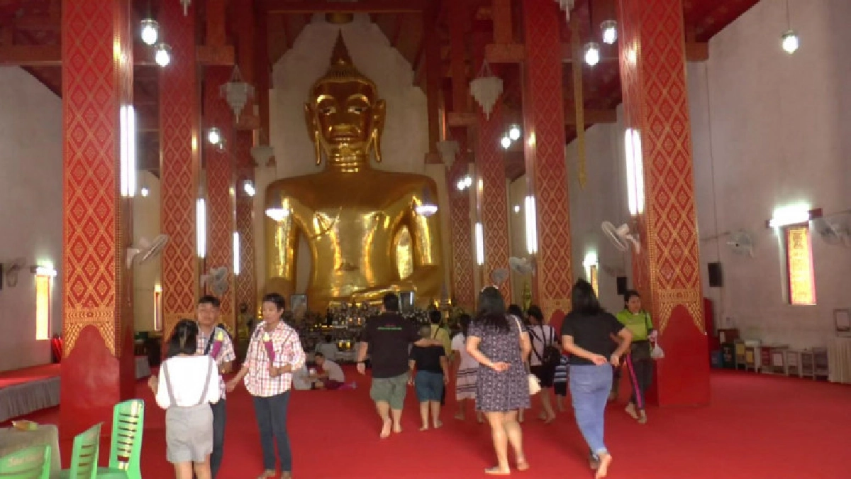 พะเยาท่องเที่ยวทำบุญไหว้พระเจ้าตนหลวงวันสงกรานต์คึกคัก