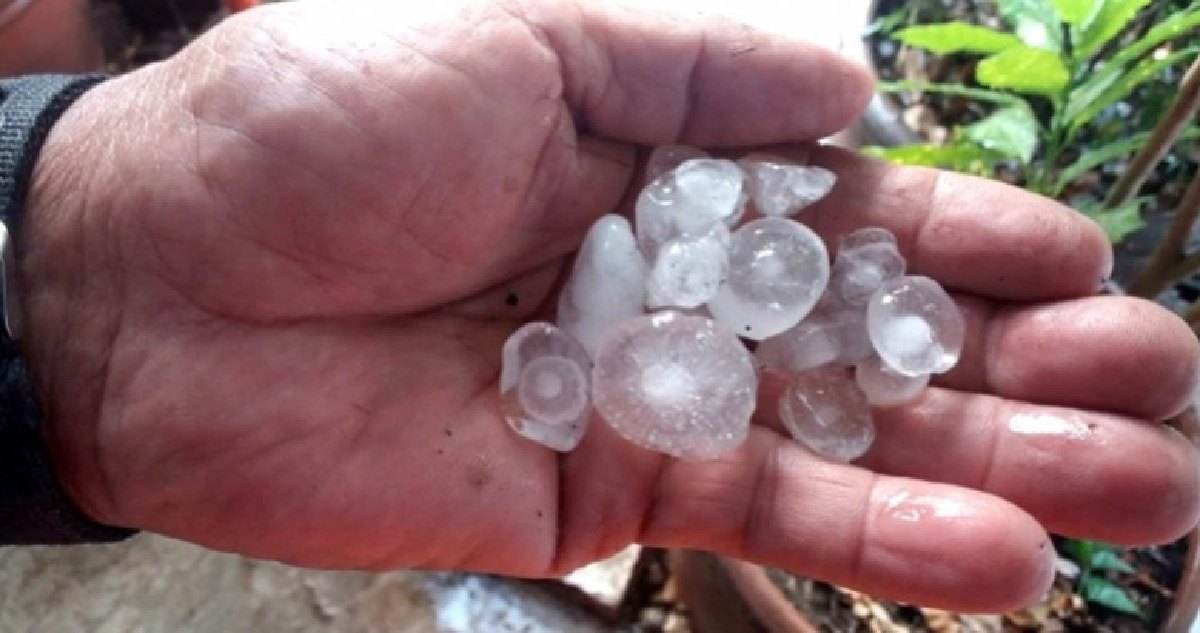 พายุลูกเห็บถล่ม 3 หมู่บ้านอำเภอบ้านผือ