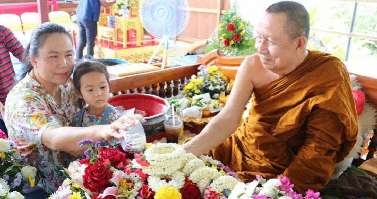 อิ่มบุญทั่วหล้ามหาสงกรานต์กาฬสินธุ์ยิ่งใหญ่