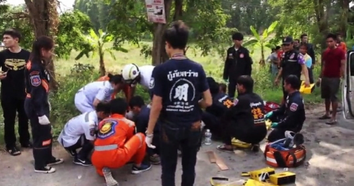 ชนสนั่น !! กระบะประสานงาเก๋งดับ 1 เจ็บอื้อ ชนสนั่น !! กระบะประสานงาเก๋งดับ 1 เจ็บอื้อ