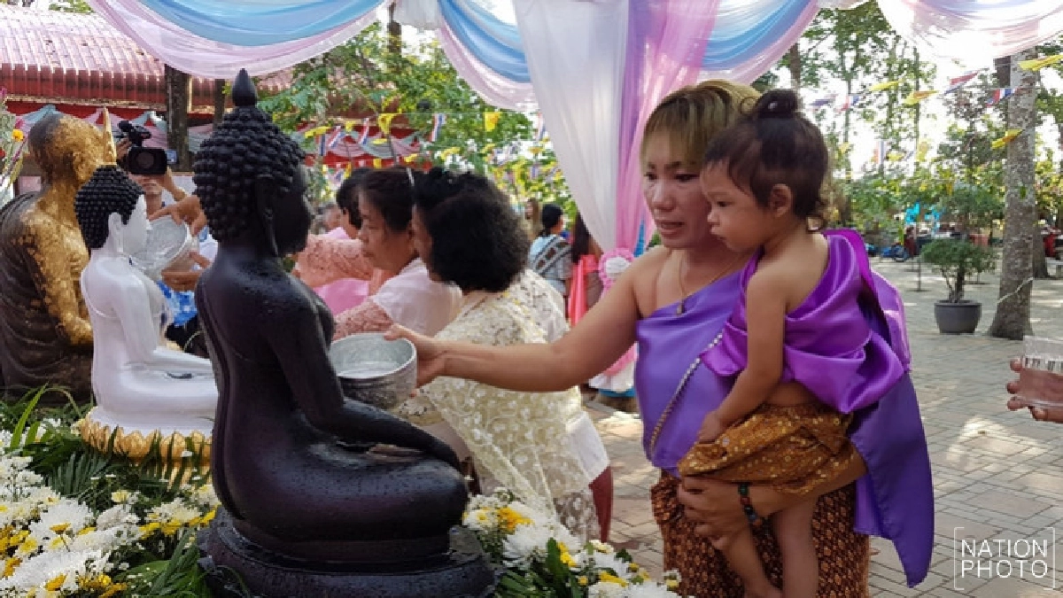 แห่ไหว้ "หลวงพ่อดำ" วัดหนองเพียร จ.สุพรรณบุรี แห่ไหว้ "หลวงพ่อดำ" วัดหนองเพียร จ.สุพรรณบุรี