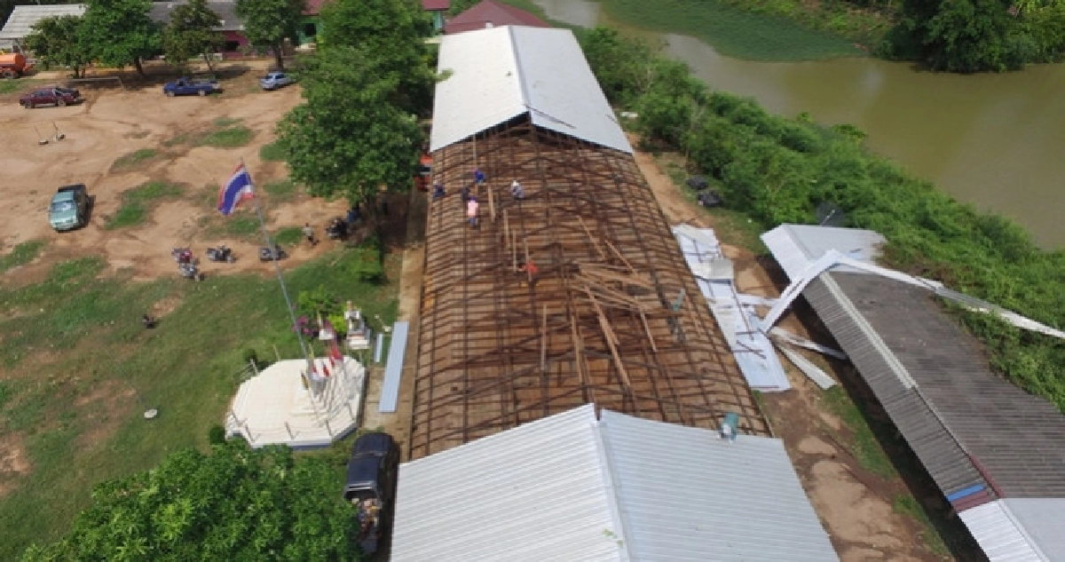 เร่งซ่อมหลังคา ร.ร.พายุพัดปลิวเสียหาย